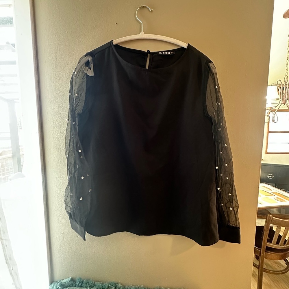 Shein Pearl sleeve top size M